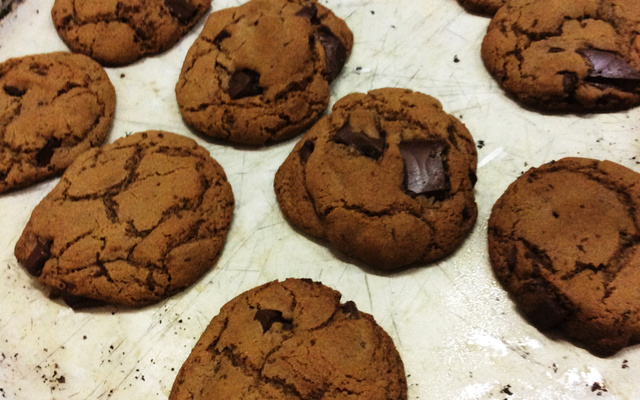 Imagem de cookies americanos com gotas de chocolate